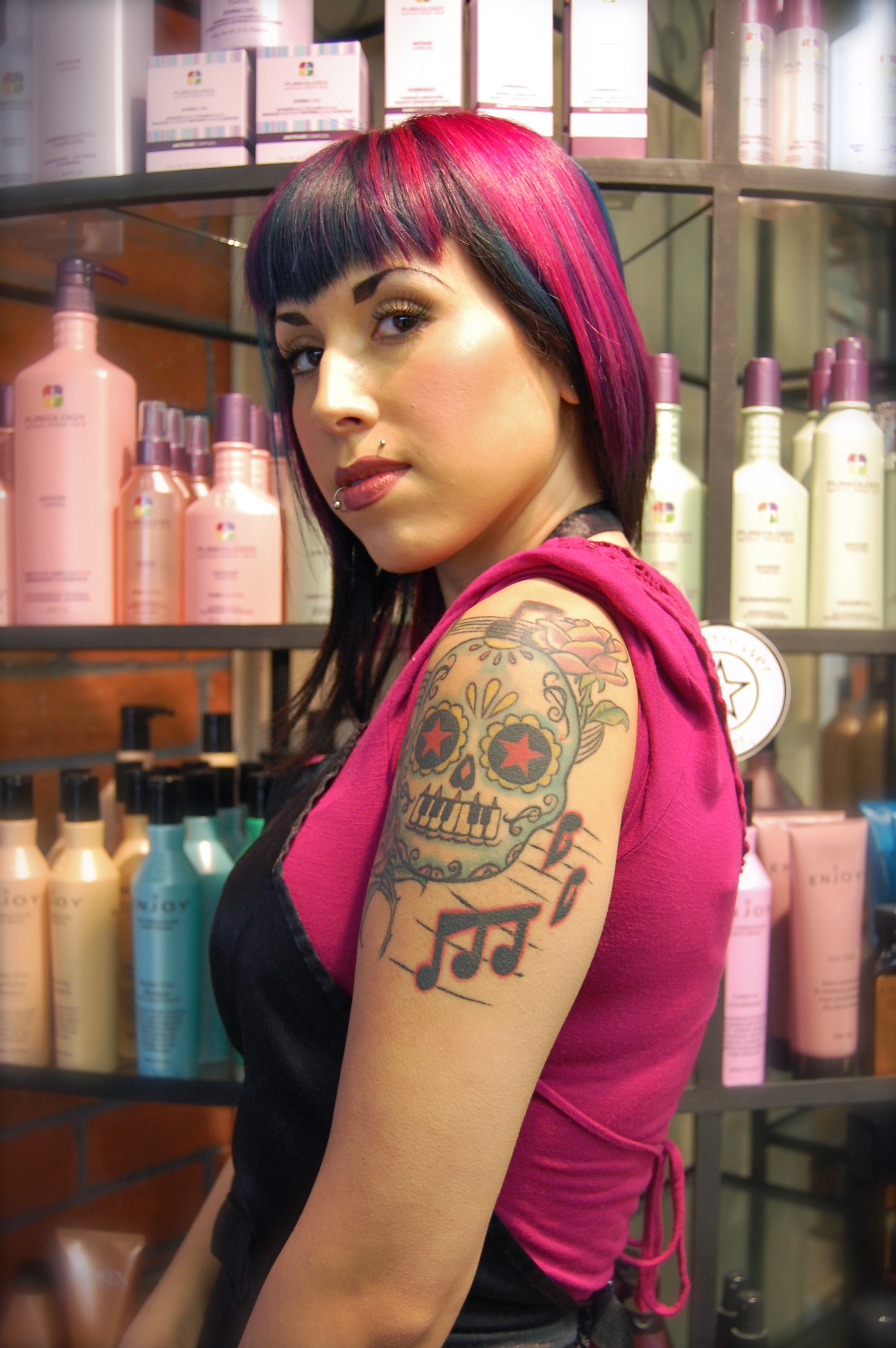 Gina A., Hairdresser & Professional Make-up Artist, 24 